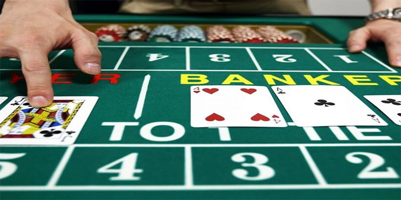 Giữ bí mật về những lá bài là một trong những cách chia bài Baccarat cực kỳ quan trọng